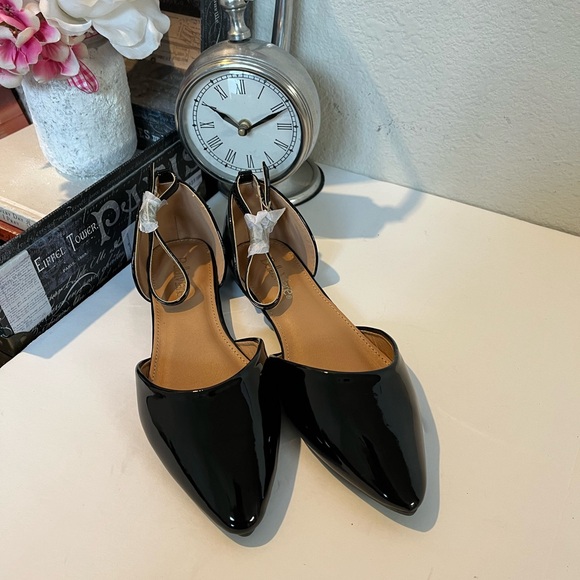 Black cut out flats - Picture 4 of 6